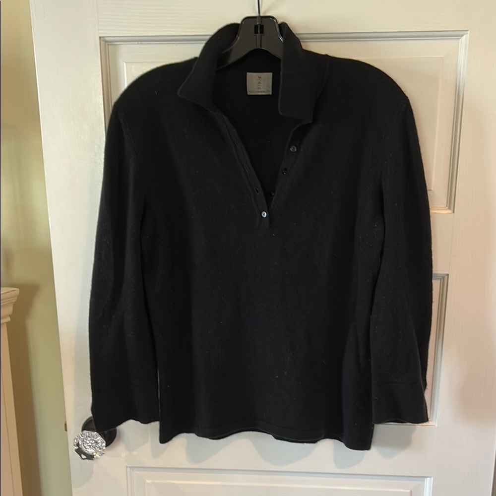 Women’s Black cashmere sweater